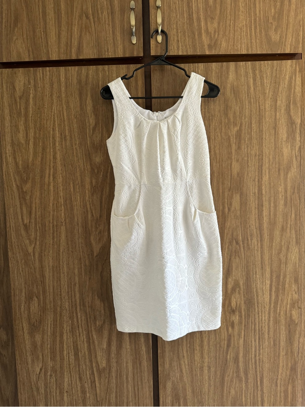 Dressbarn White Sleeveless Textured Sheath Dress